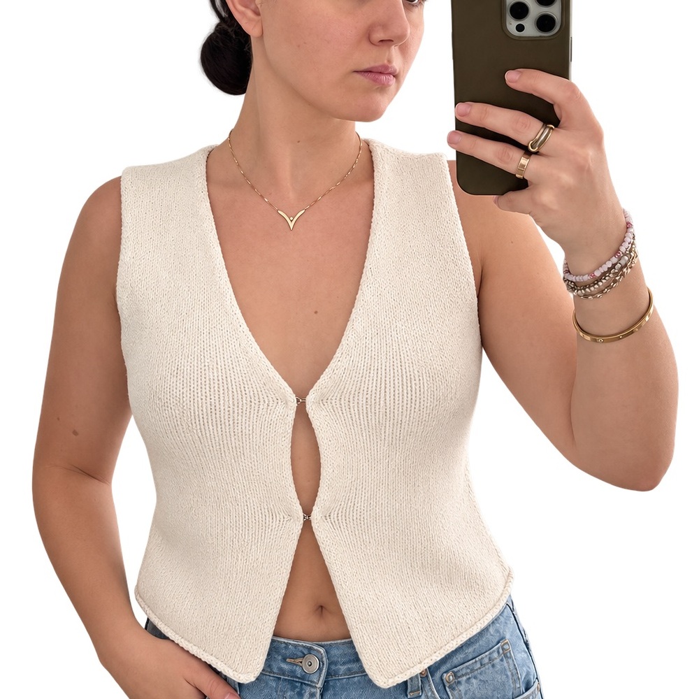 Rumored Women’s Coastal Cream Knit Sleeveless V-Neck Vest- Size Medium